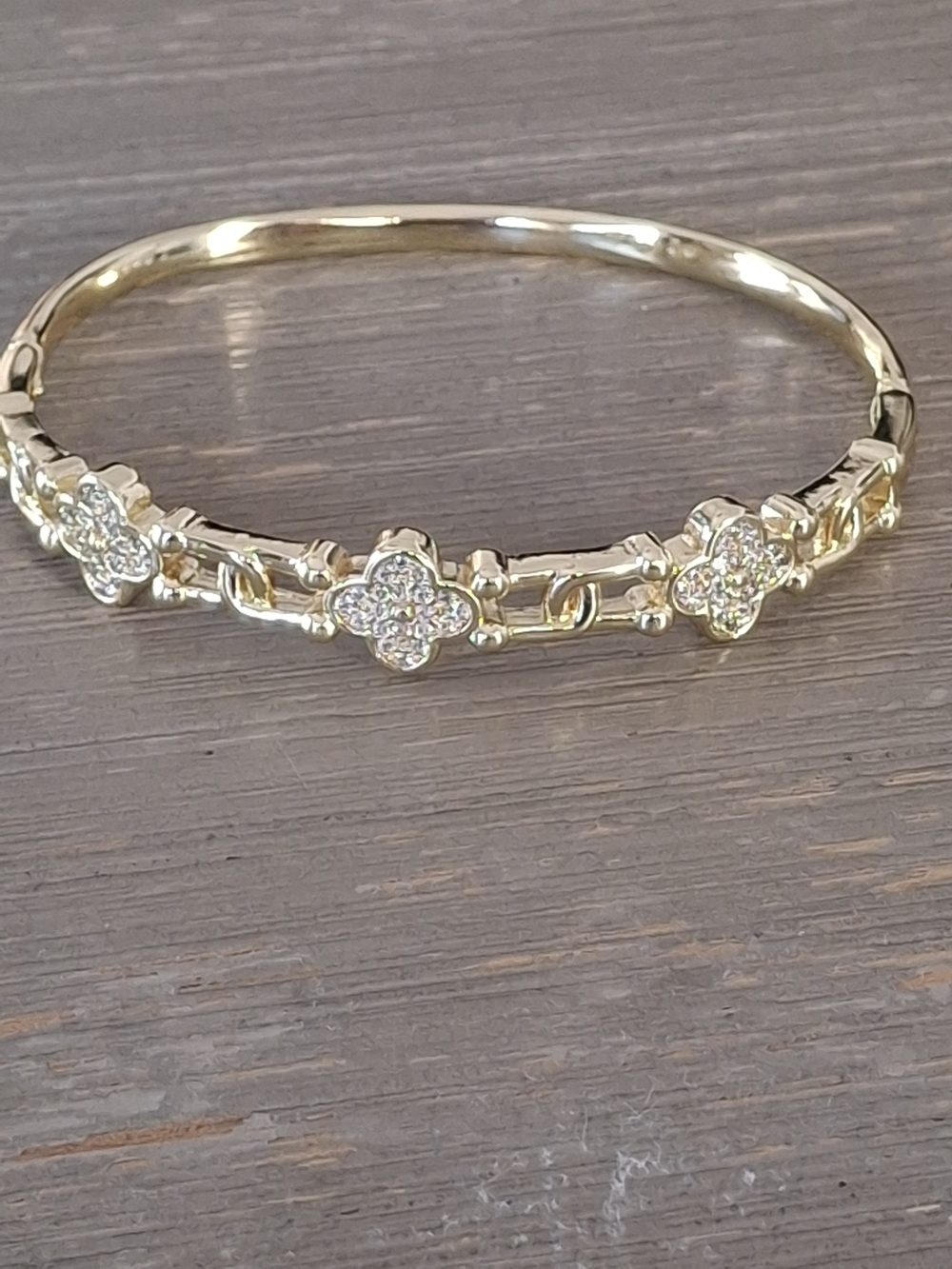 Gold Flower Pavé Bangle Bracelet - Elegant Women's Jewelry